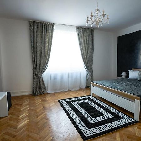 White Spacious Apartment Sybin Zewnętrze zdjęcie