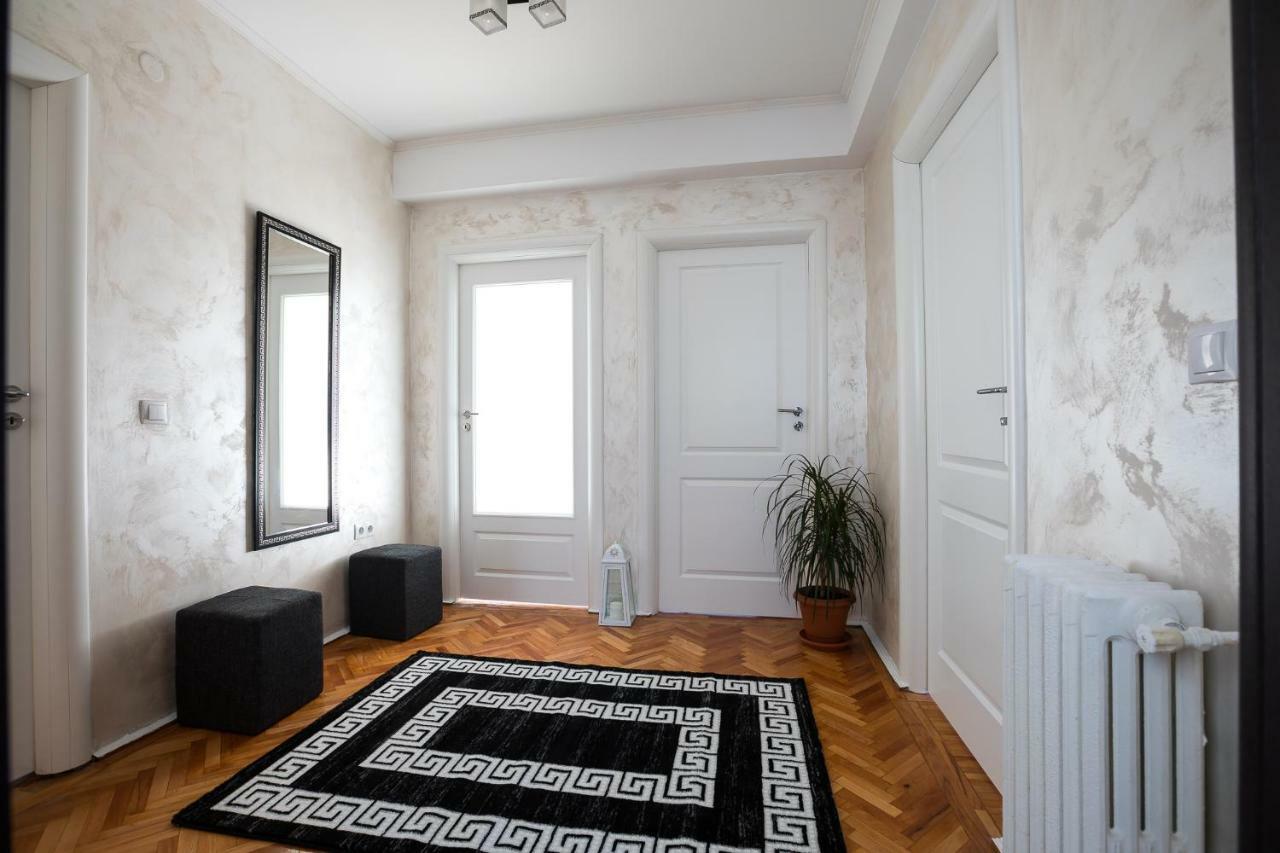 White Spacious Apartment Sybin Zewnętrze zdjęcie