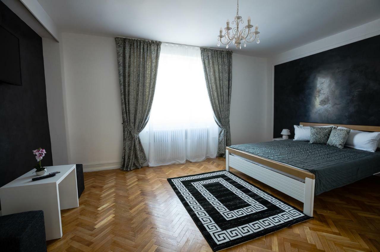 White Spacious Apartment Sybin Zewnętrze zdjęcie